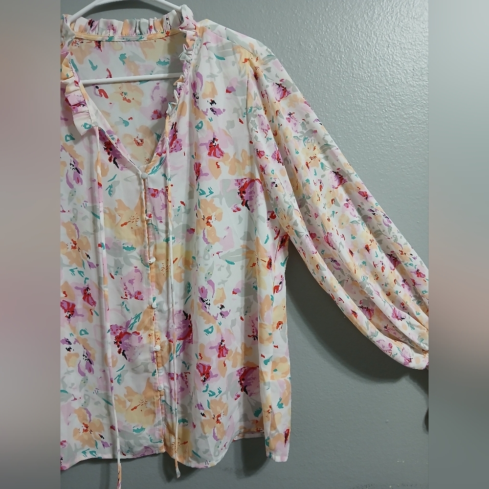 Floral Women's Top - Picture 7 of 9